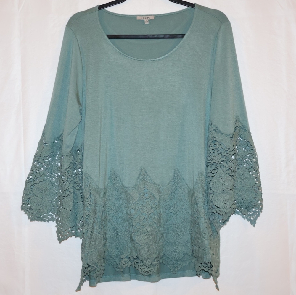 Jodifl Seafoam Green Lace-Hem 3/4th Sleeve Top.